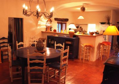 08-salle-a-manger-cuisine-casa-rabos