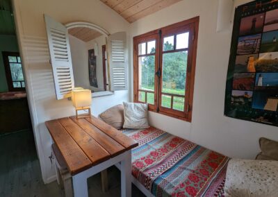 salle à manger avec banquette de la roulotte
